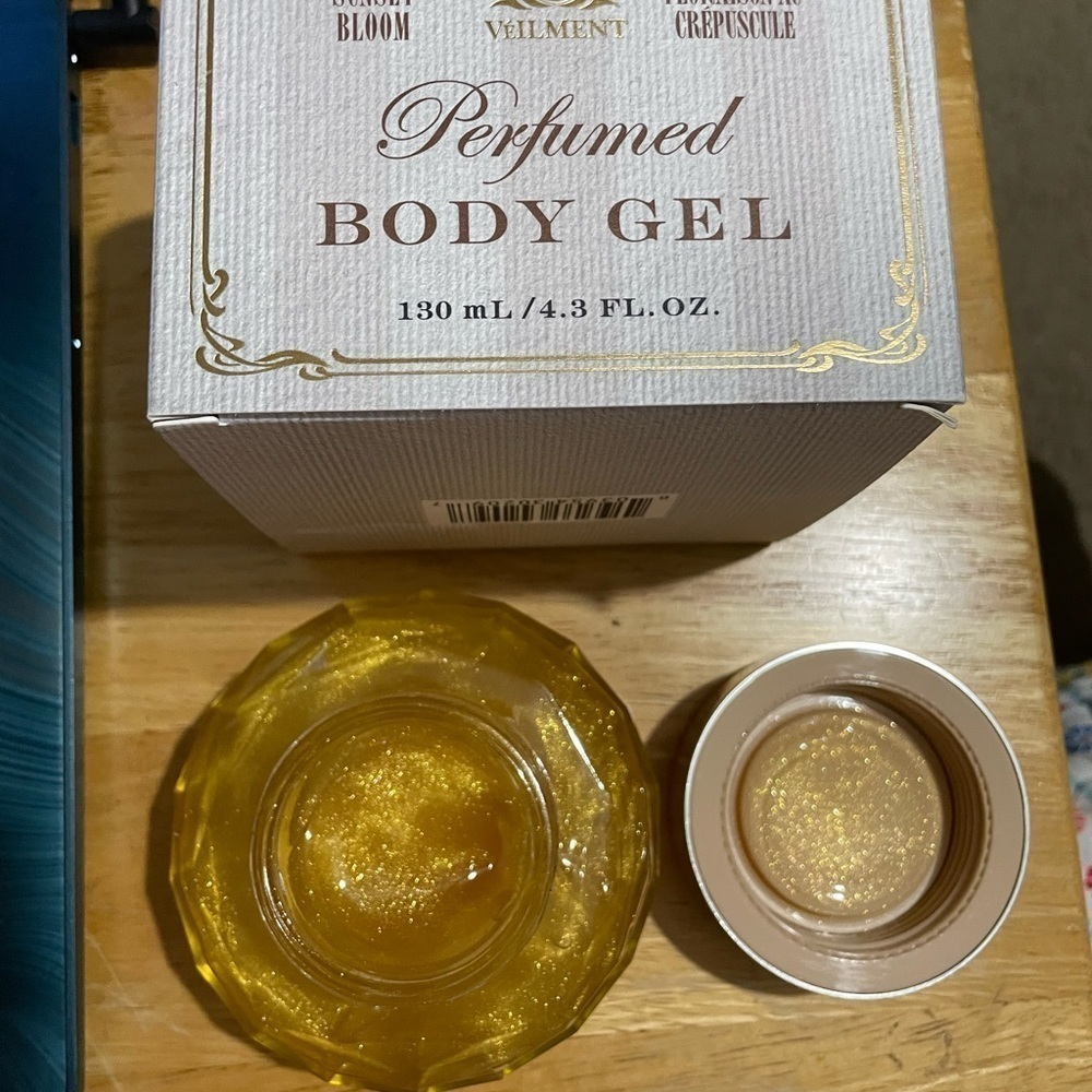 💫 GLITTER BODY GEL Sunset Bloom Scent Veilment Avon Sets Retro Style HUGE - Picture 2 of 5